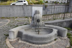 La fontaine-abreuvoir et l’édicule de Prélaz-les-Roses